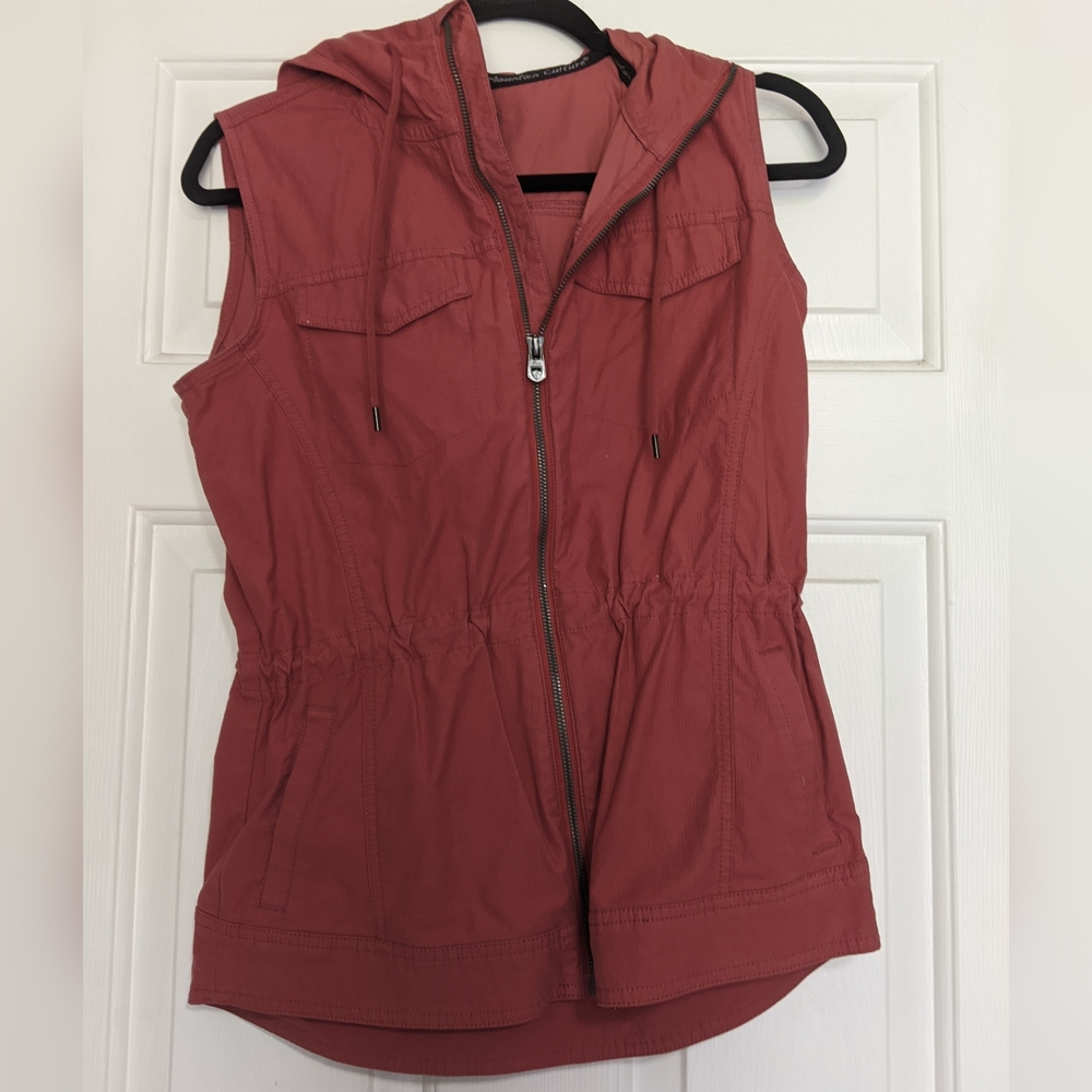 Kuhl vest with cinched waist